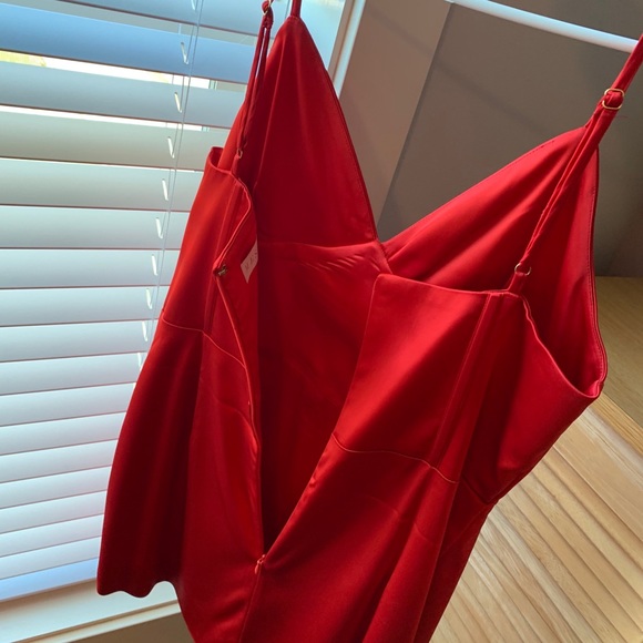 Meshki Ludovica Satin Red Dress - Picture 3 of 9